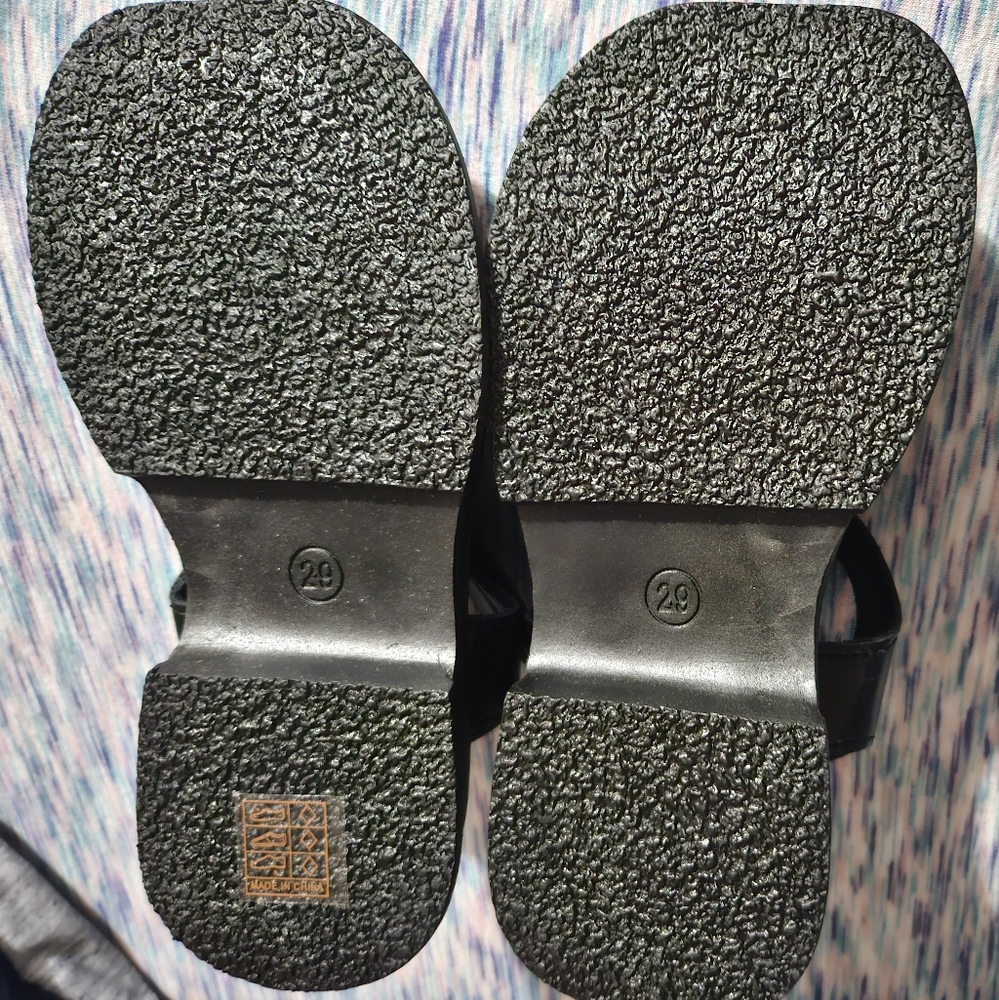 Girls black closed toe sandle